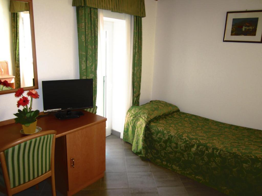 Albergo La Veranda Tavarone Ngoại thất bức ảnh
